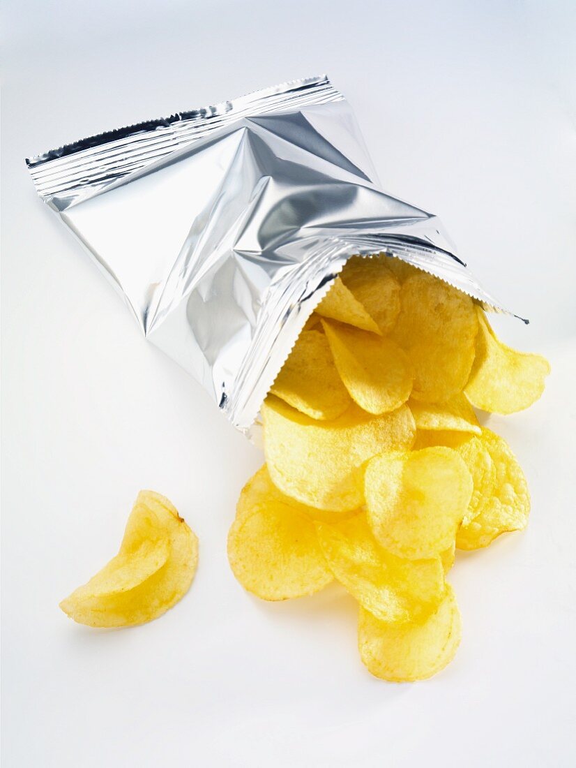 Kartoffelchips in der Tüte