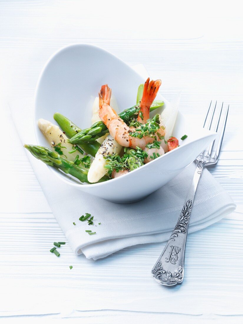 Asparagus salad with giant prawns