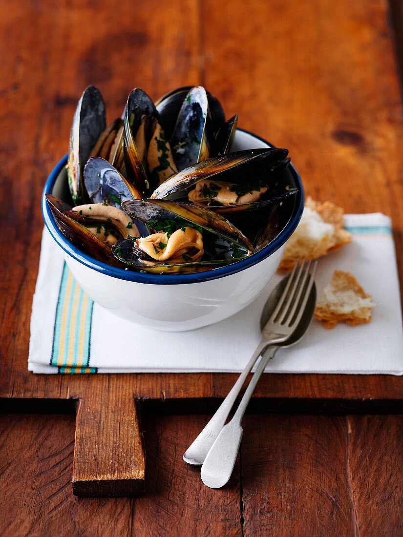 Bowl of peppered mussels