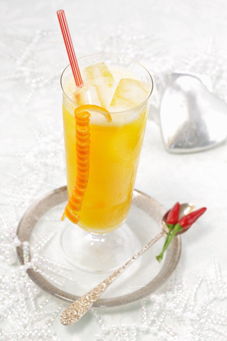 Scharfer Kokos-Orange-Cocktail