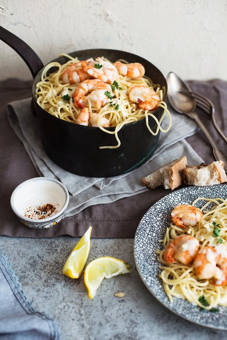 Spaghetti mit Garnelen und Zitronensauce