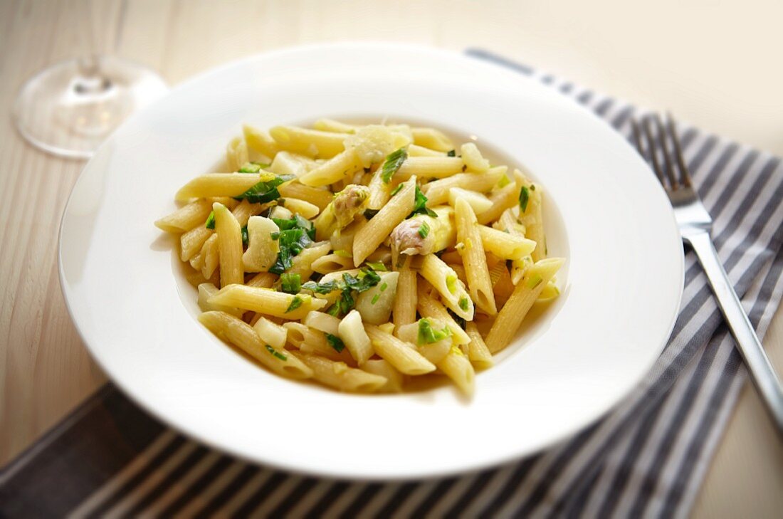 Penne with chive and asparagus