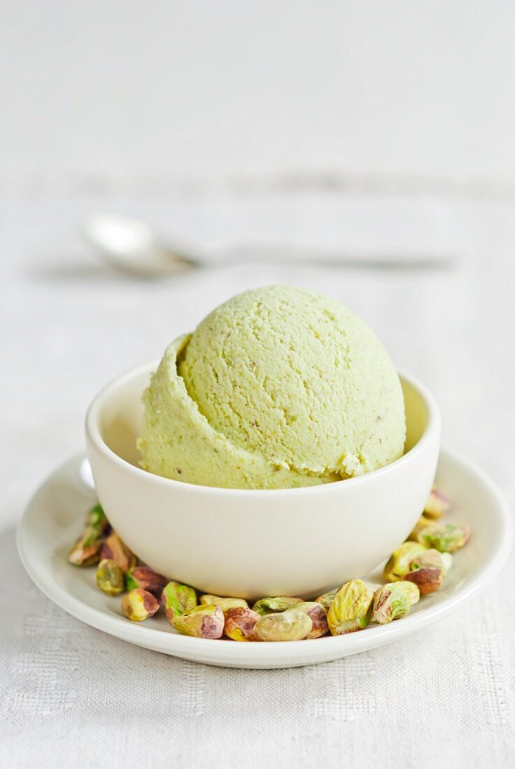 Pistachio ice cream and pistachio nuts