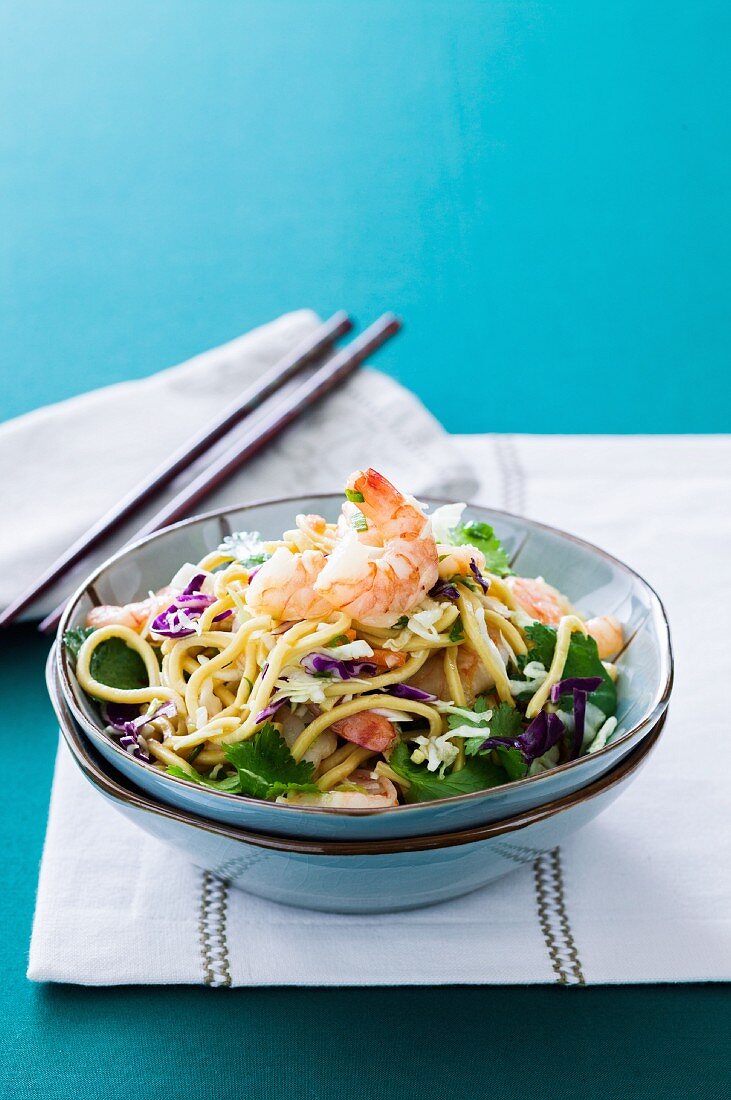 Chinese noodle salad with prawns