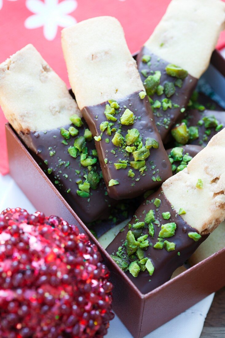 Crunchy bars with chocolate coating and pistachios