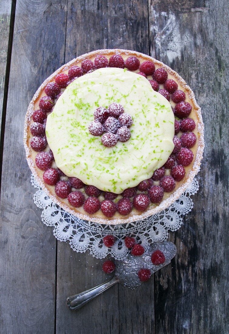 Raspberry tart with lime mousse