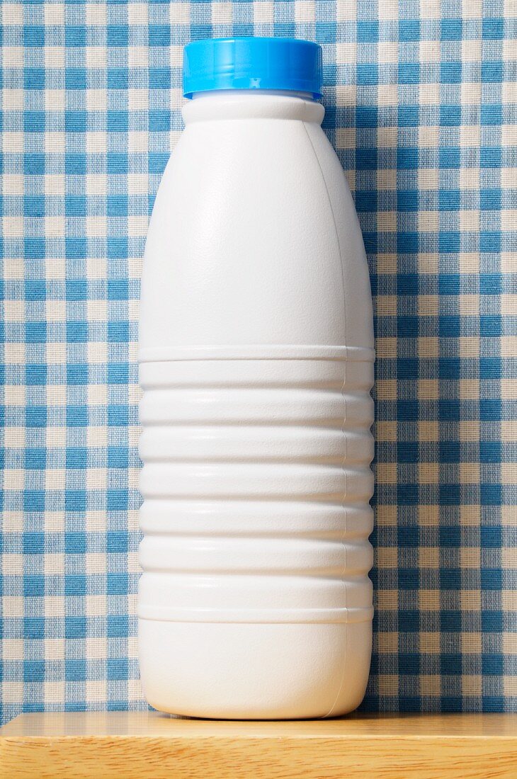 Eine Milchflasche aus Plastik