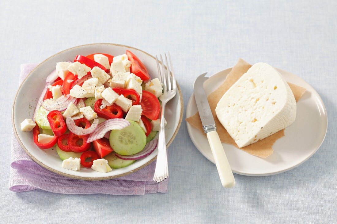 Gemischter Salat mit Korycinski Käse
