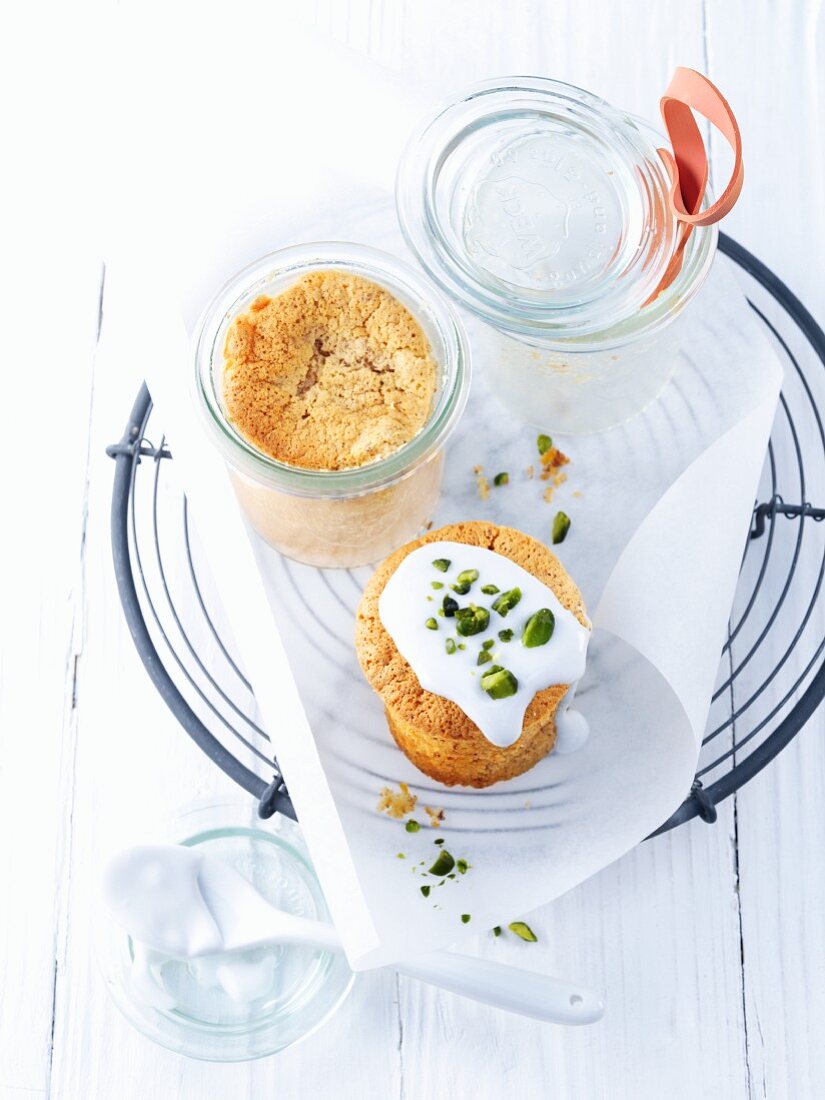 Small carrot cakes, baked in jars