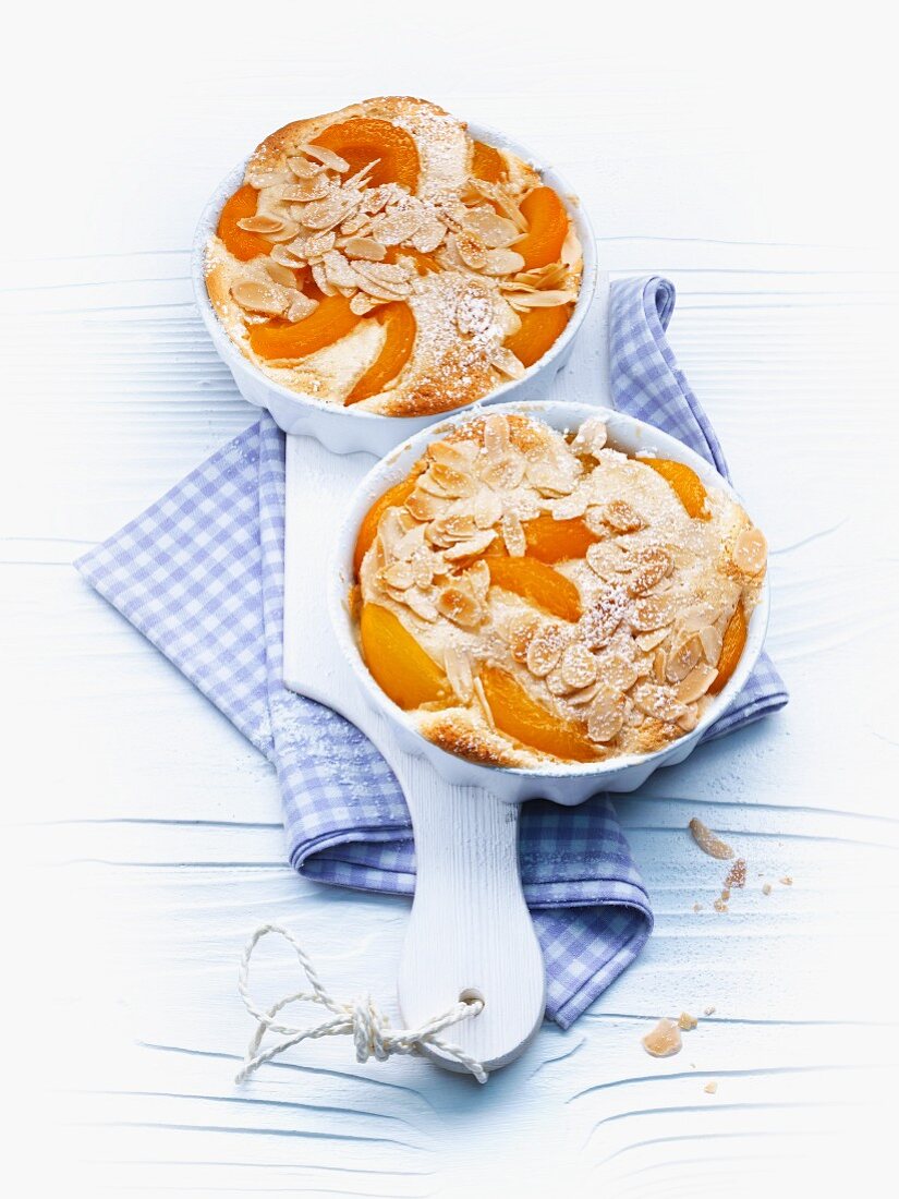 Apricot bake with sliced almonds