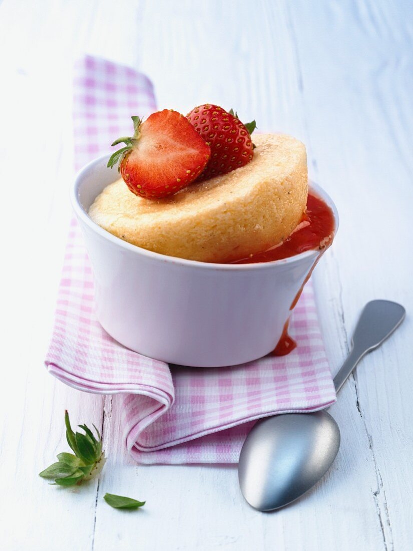 Griesssouffle mit Erdbeeren