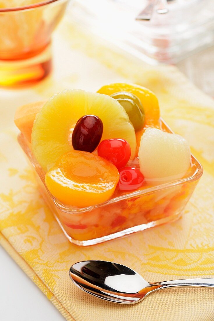 Fruit salad with tinned fruit