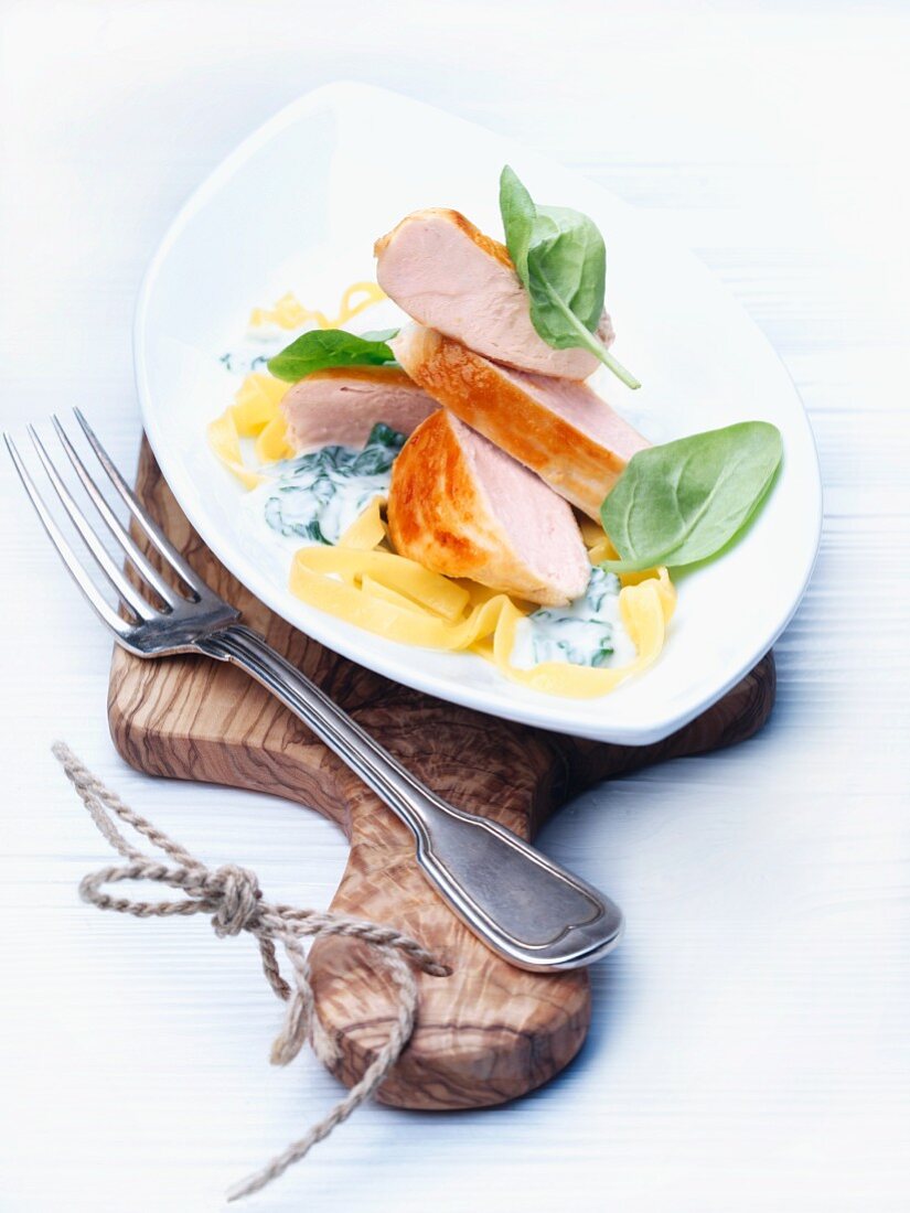 Breast of spring chicken with Gorgonzola sauce and ribbon pasta