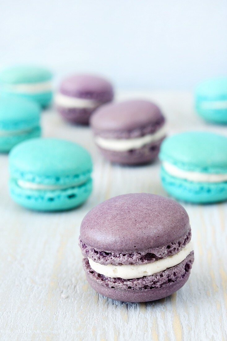 Blaue & violette Macarons