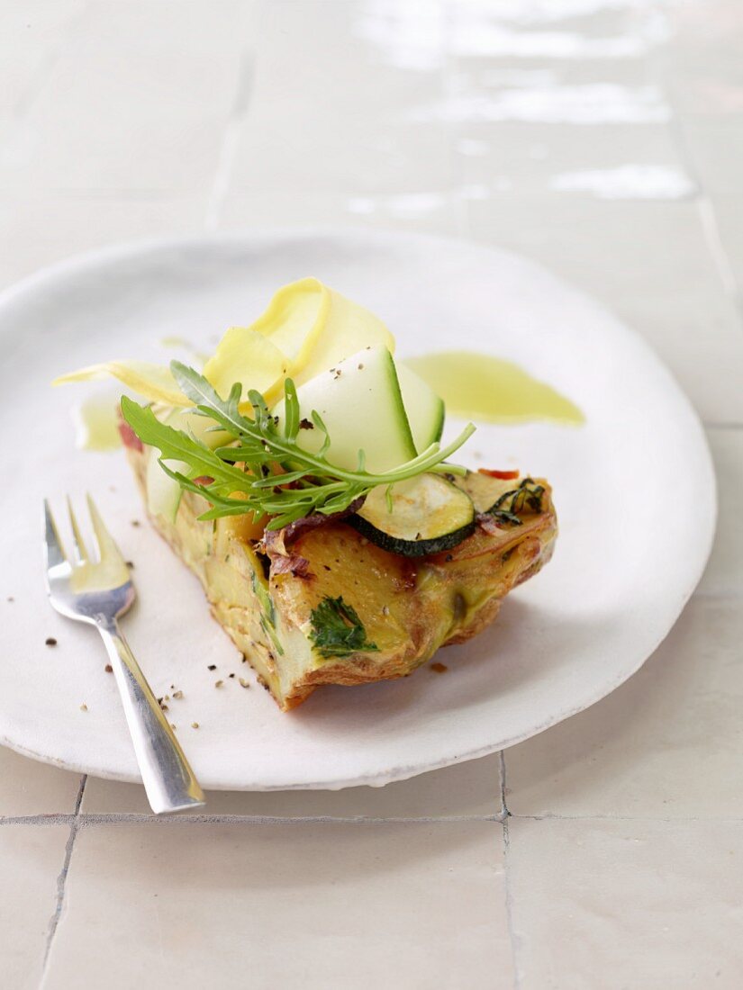 Kartoffeltortilla mit Zucchini und Rucola