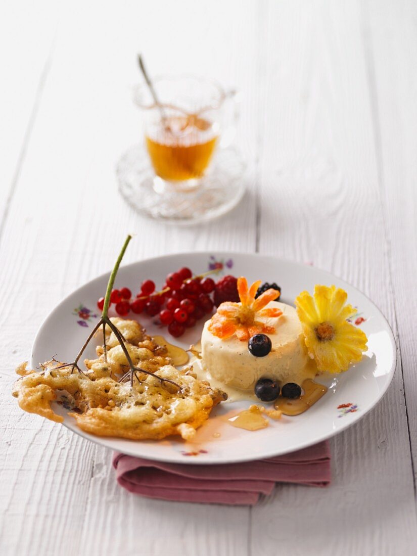 Mini elderflower cake with vanilla ice cream and berries