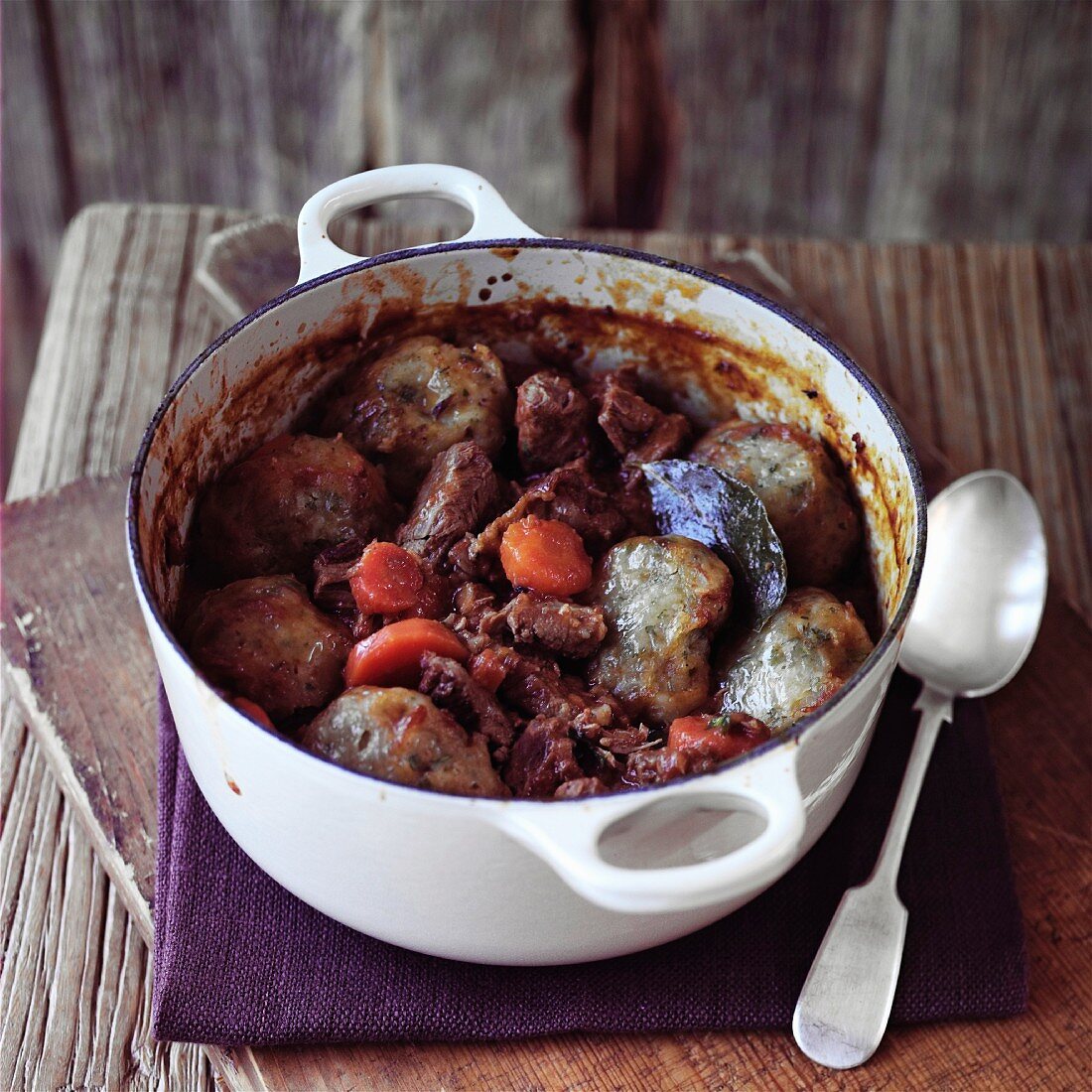 Meat casserole with dumplings (England)