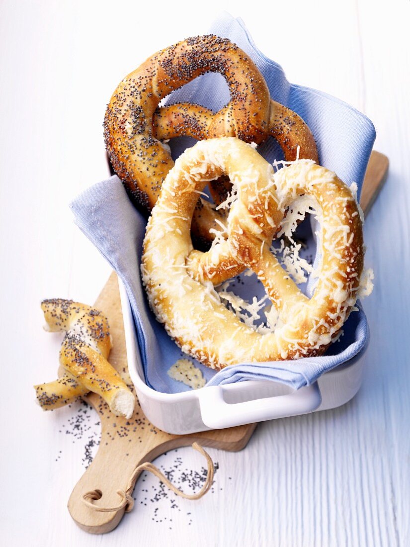 Yeast pretzels with cheese and poppy seeds