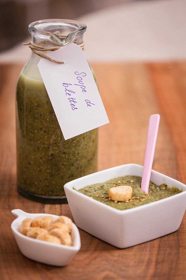 Cream of chard soup with sesame seeds and croutons