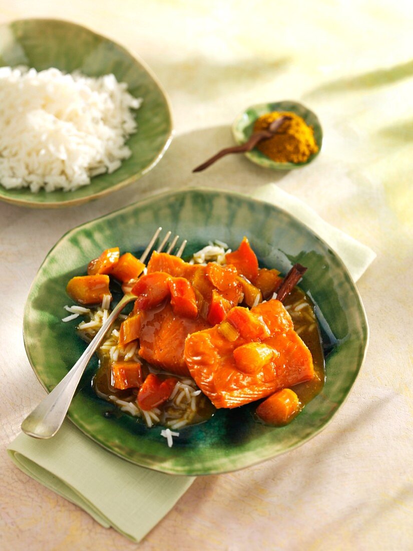 Hot-smoked salmon with rhubarb curry sauce and rice