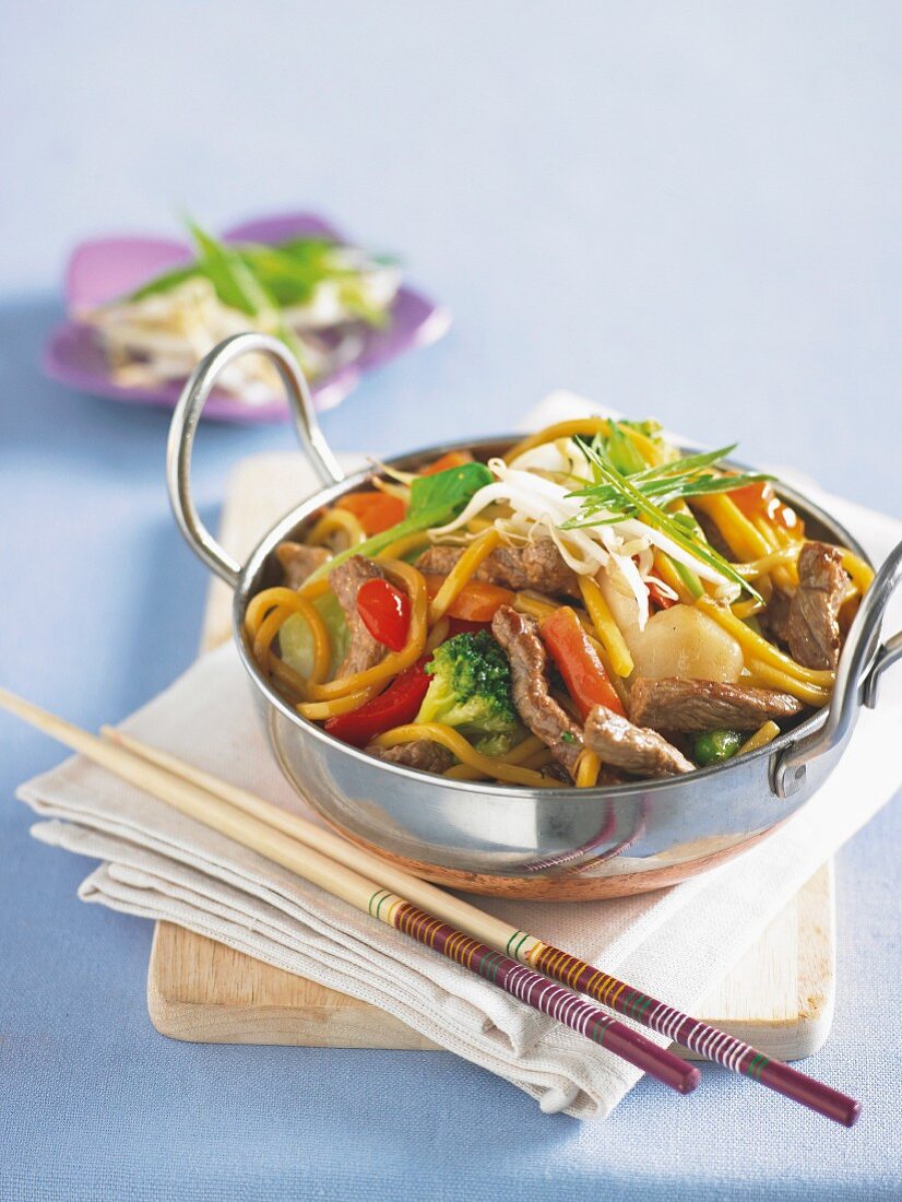 Beef with vegetables and noodles