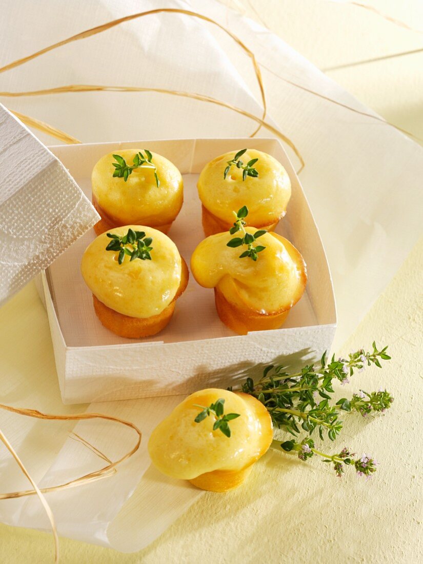 Cupcakes with lemon cream topping