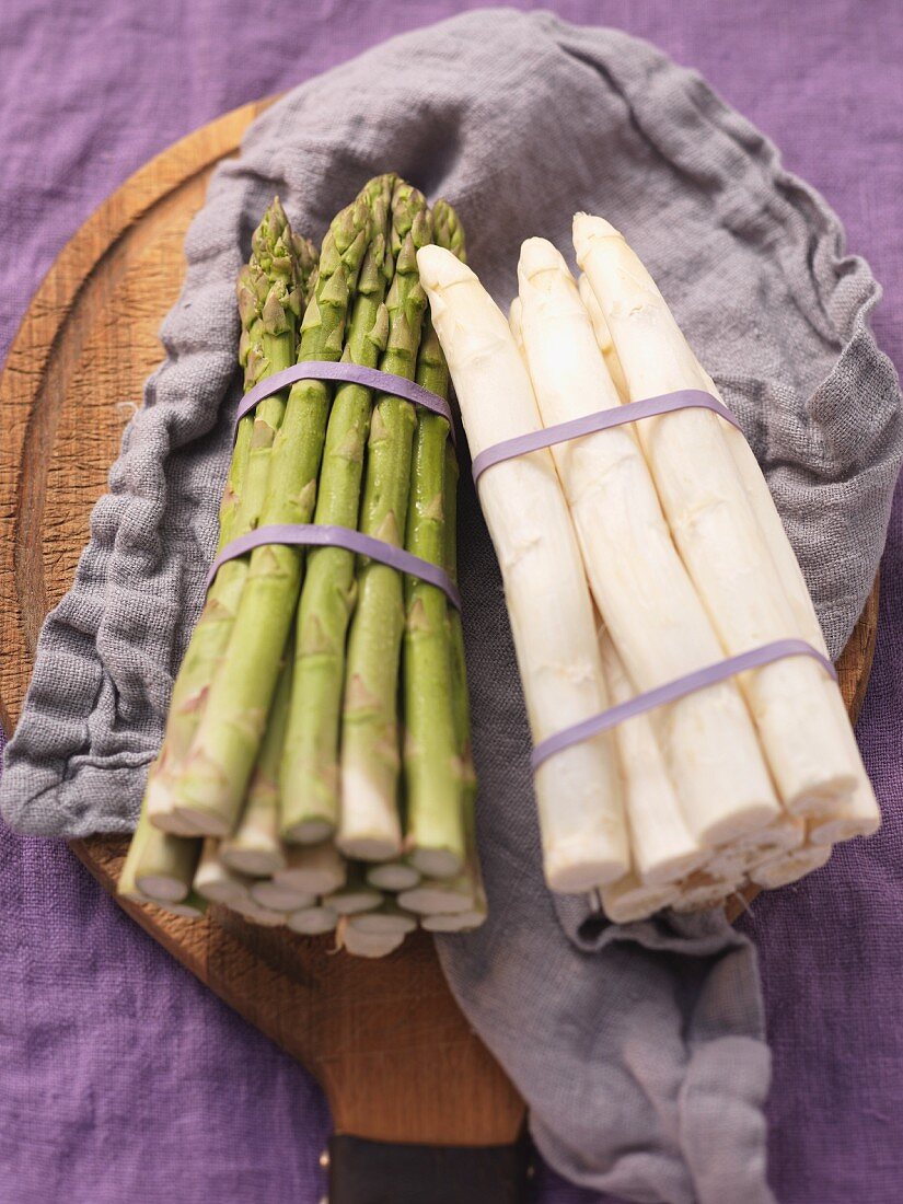 Bundles of green and white asparagus