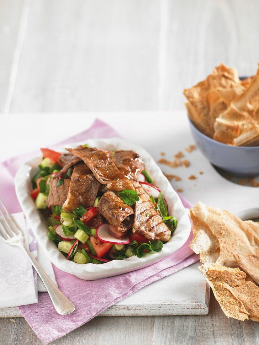 Fattoush mit Rinderfiletstreifen (Arabien)