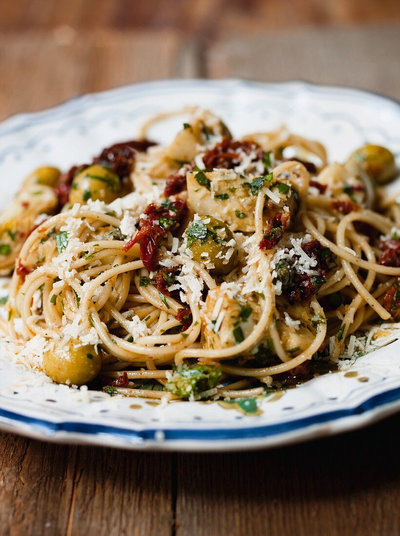 Spaghetti with artichokes, olives and sundried tomatoes
