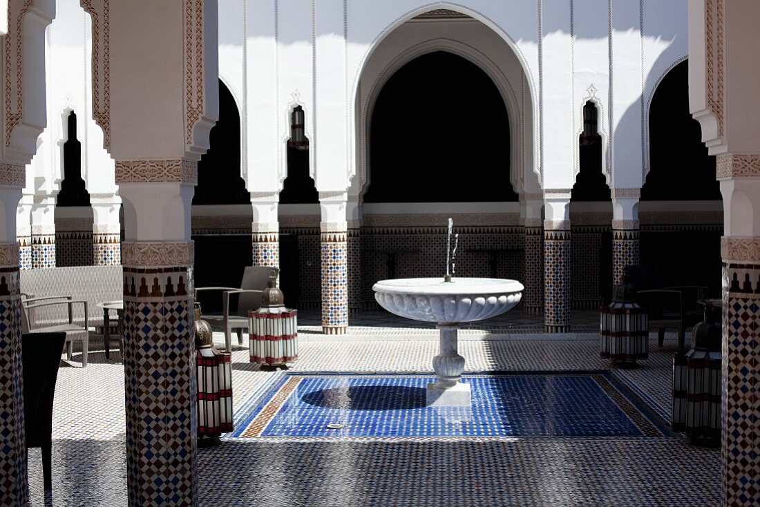 Oriental-style hall with pillars, mosaic tiles and fountain