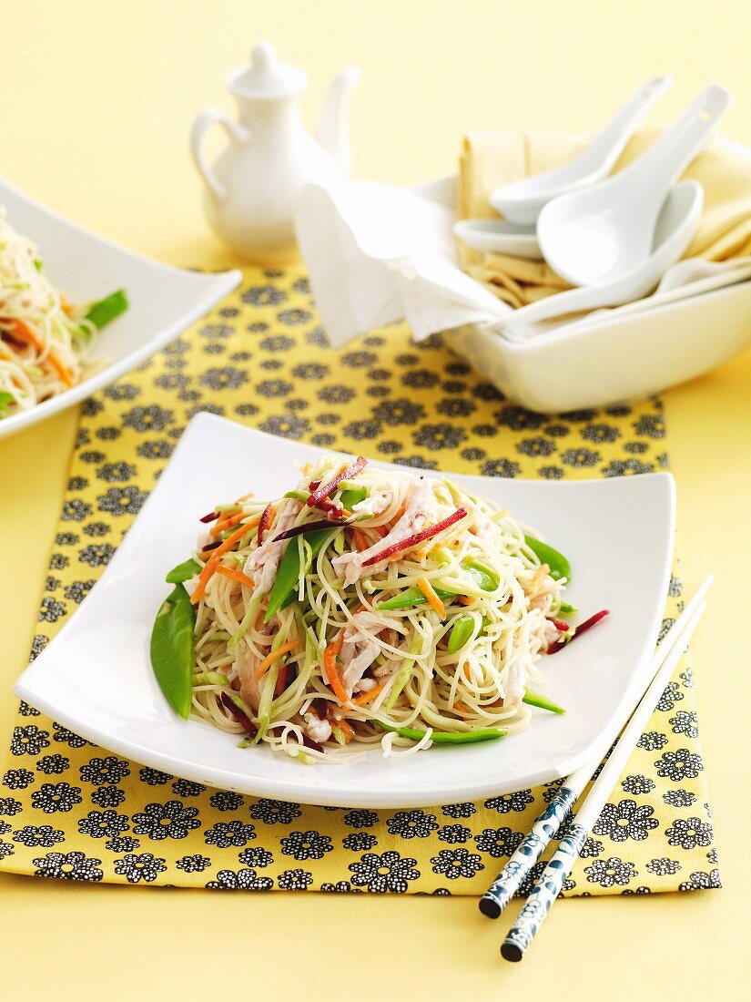 Noodle salad with chicken (Asia)