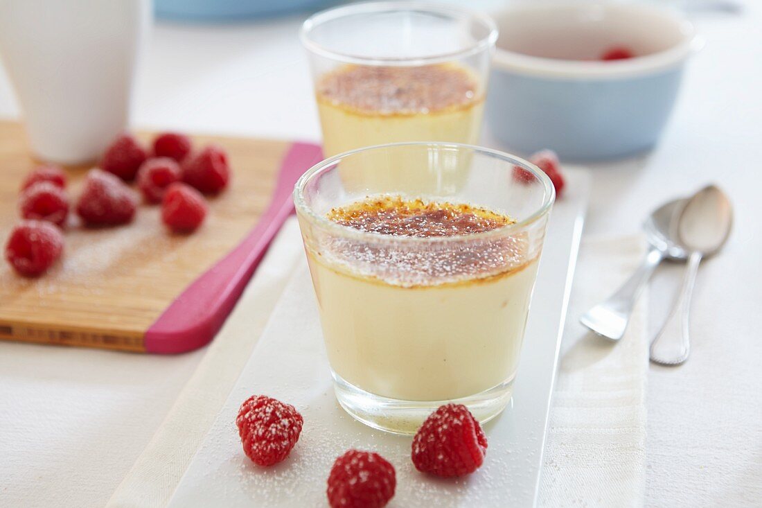 Crème brûlée and fresh raspberries