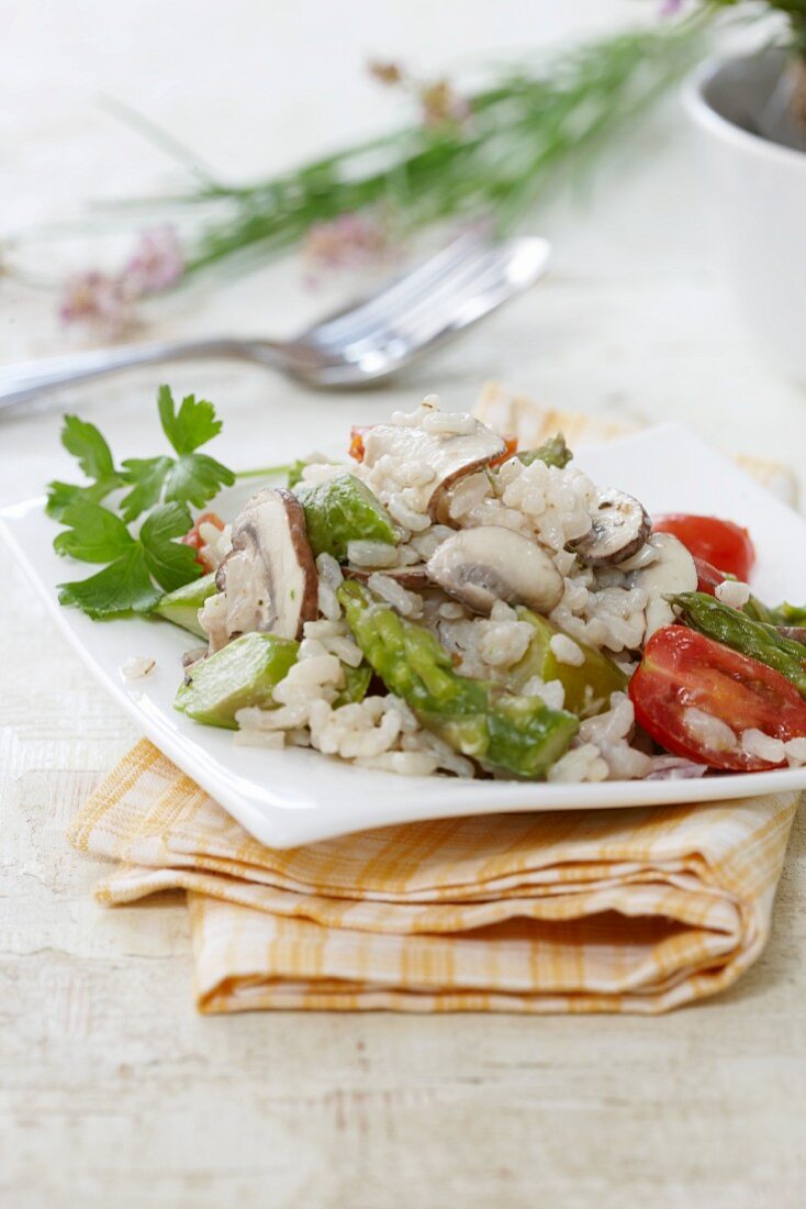 Risotto mit grünem Spargel, Champignons & Kirschtomaten