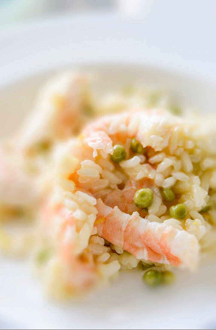 Lemon risotto with king prawns and peas