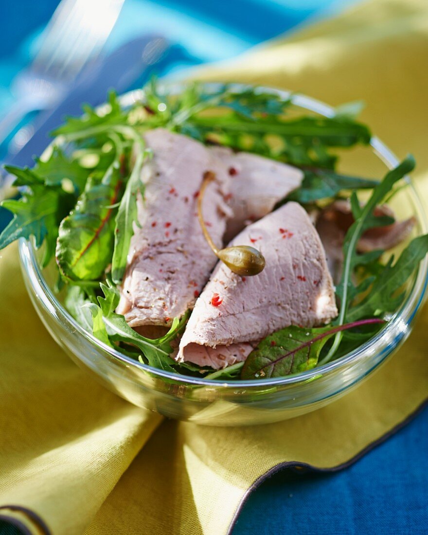 Vitello Tonnato auf Salat