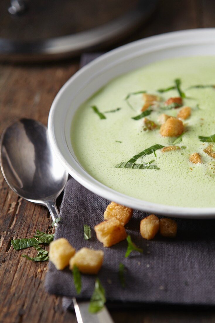 Erbsensuppe mit Croûtons