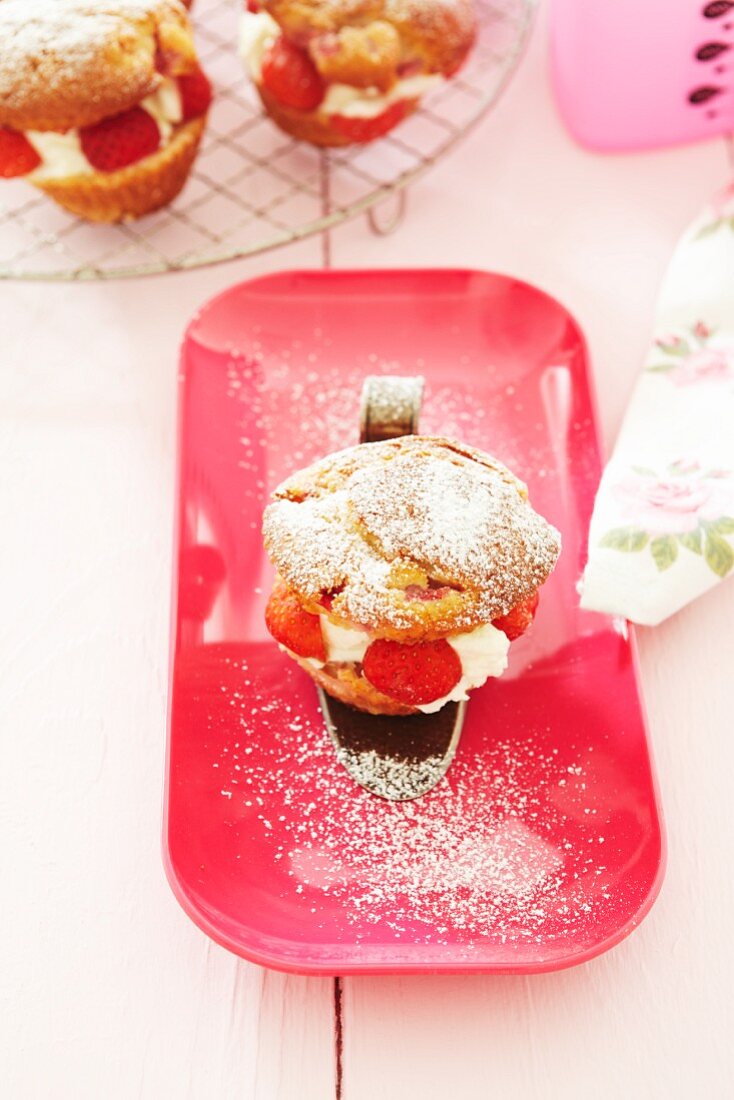 Filled strawberry muffins