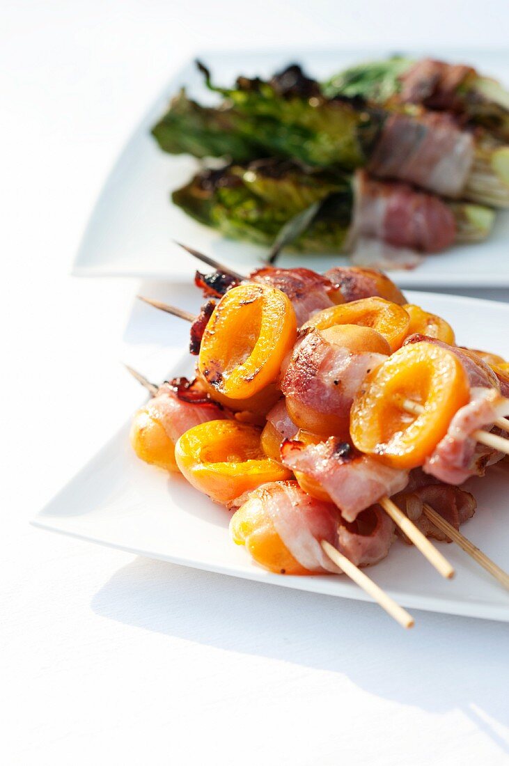 Romaine lettuce and apricot skewers with bacon