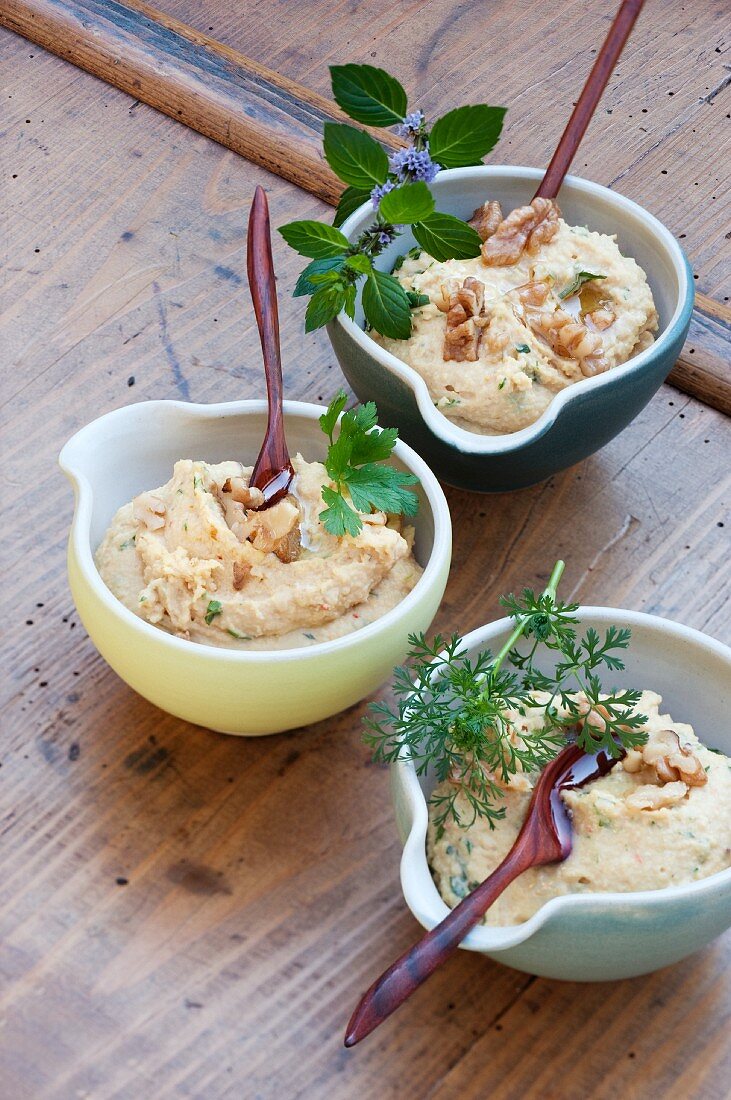Houmous with walnuts and herbs