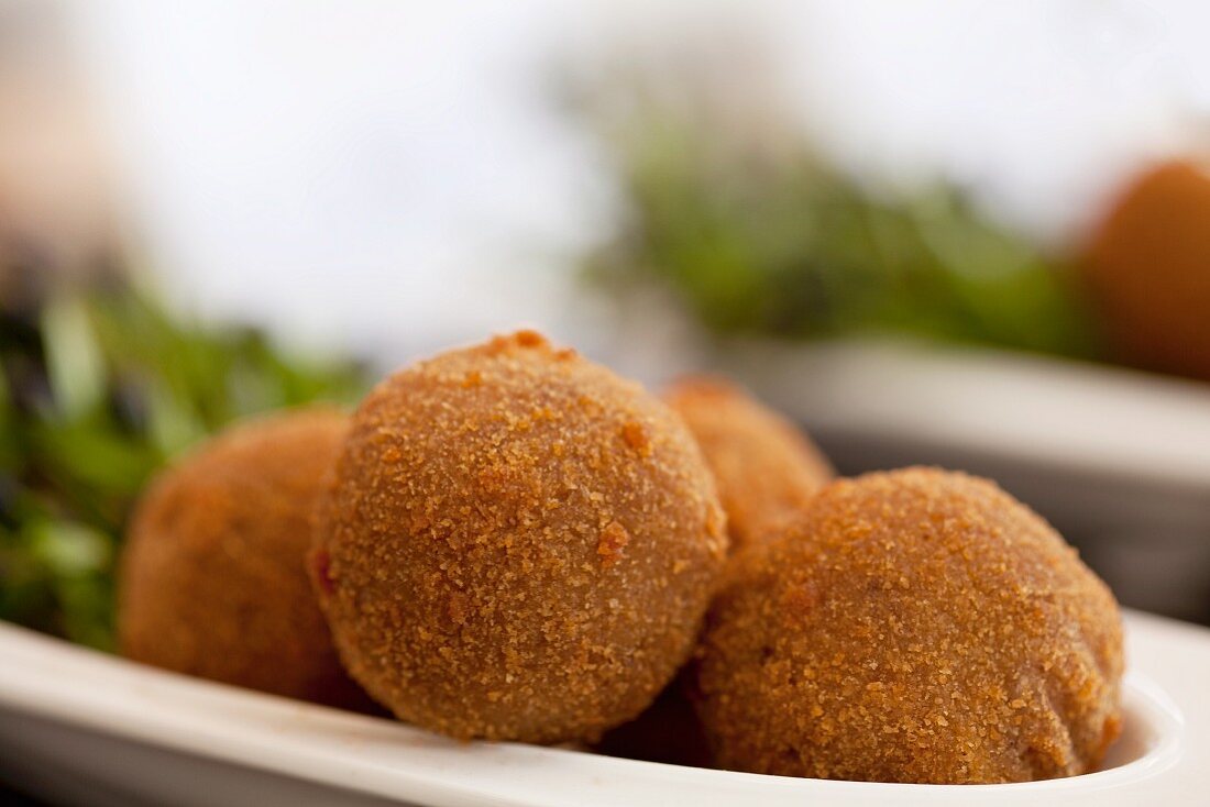 Bitterballen (Fleischkroketten, Niederlande)