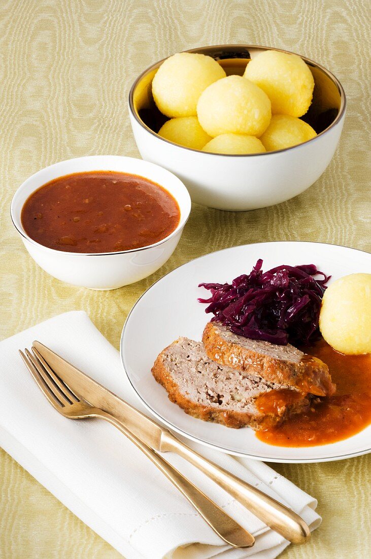 Meatloaf with red cabbage, potato dumplings and sauce