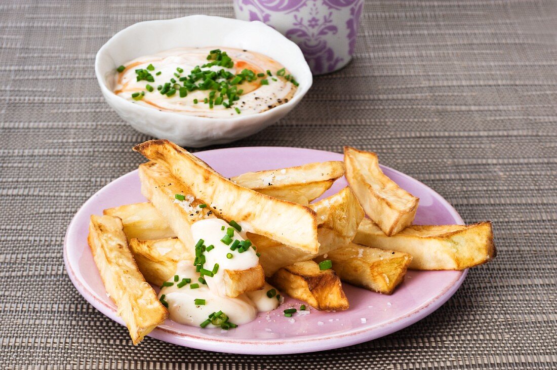 Celeriac chips with Asian dip