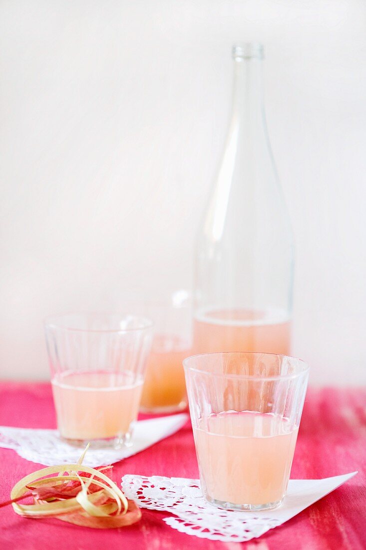 Rhubarb spritzer in glasses and in a bottle