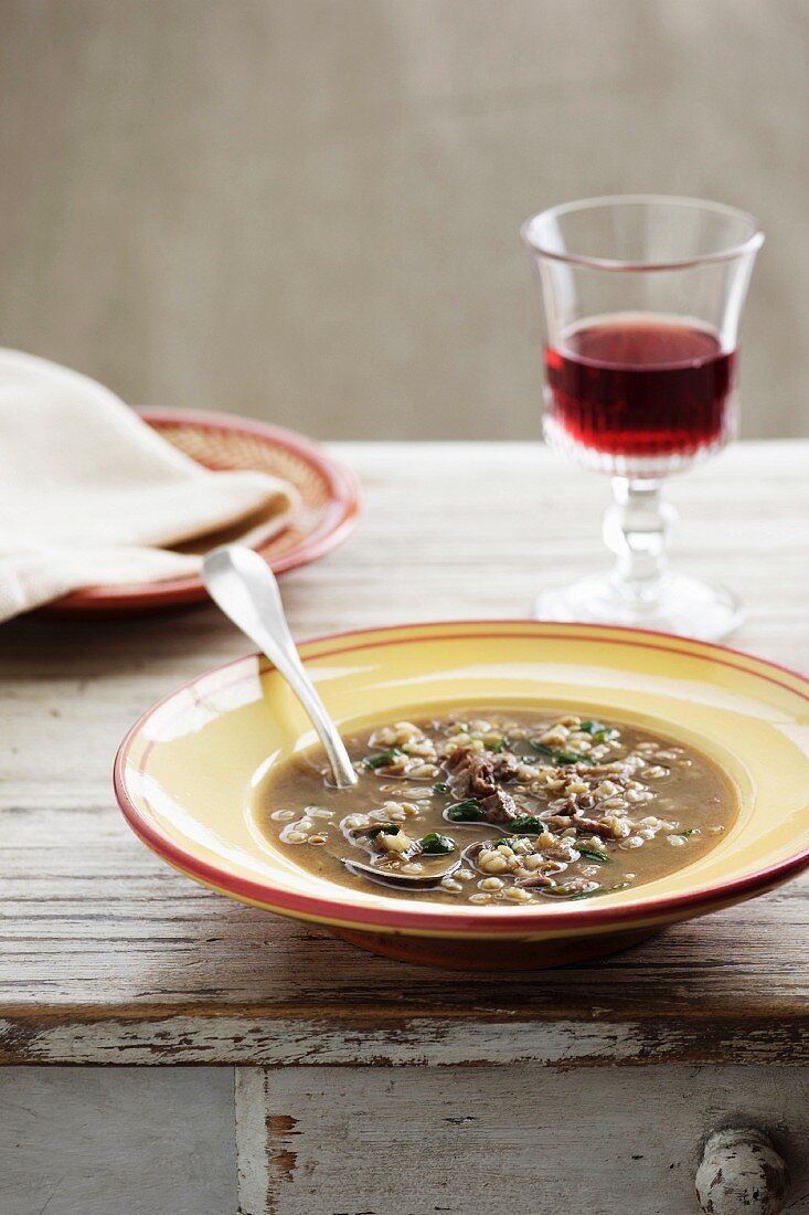 Graupensuppe mit Rindfleisch