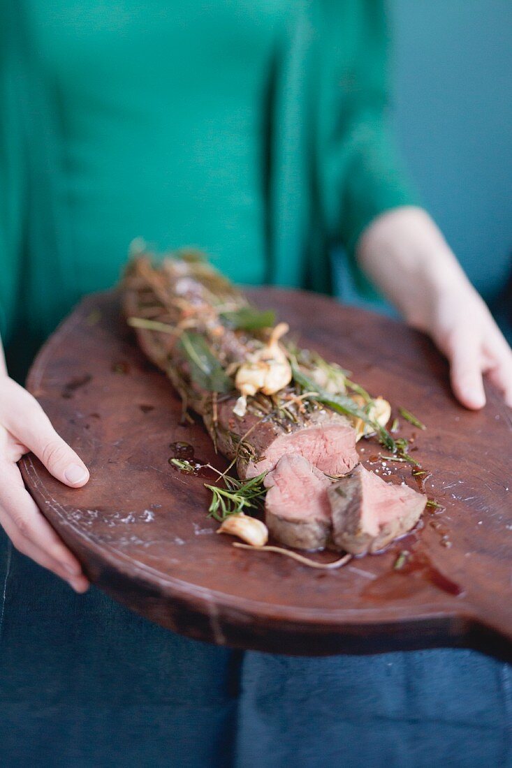 Beef filet with garlic and herbs