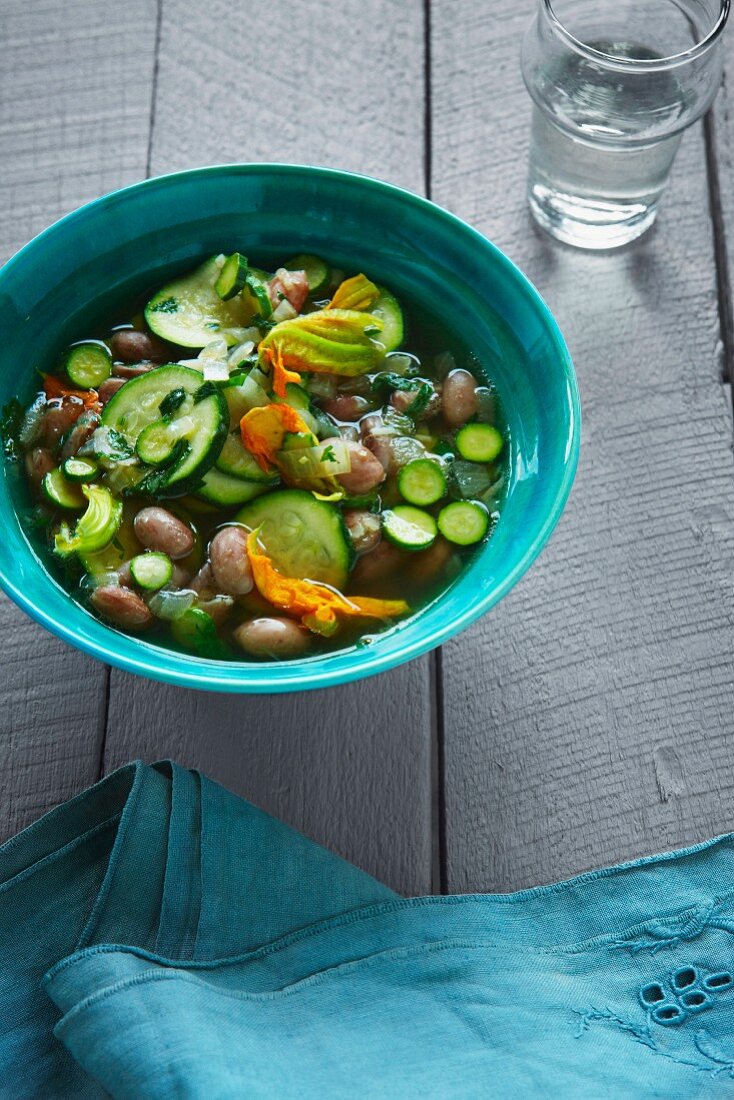 Bean soup with courgette