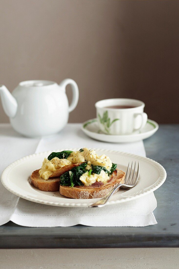 Scramble Eggs with Wilted Spinach, Pancetta, Crusty Bread, Pepper, Tea