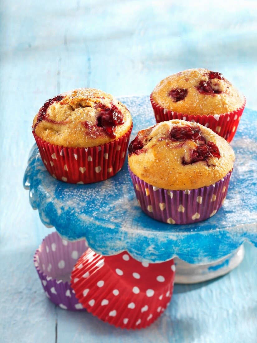 Muffins with cherries and cashew nuts