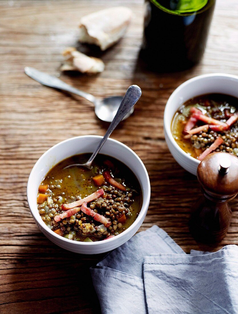 Würzige Linsensuppe mit Bacon