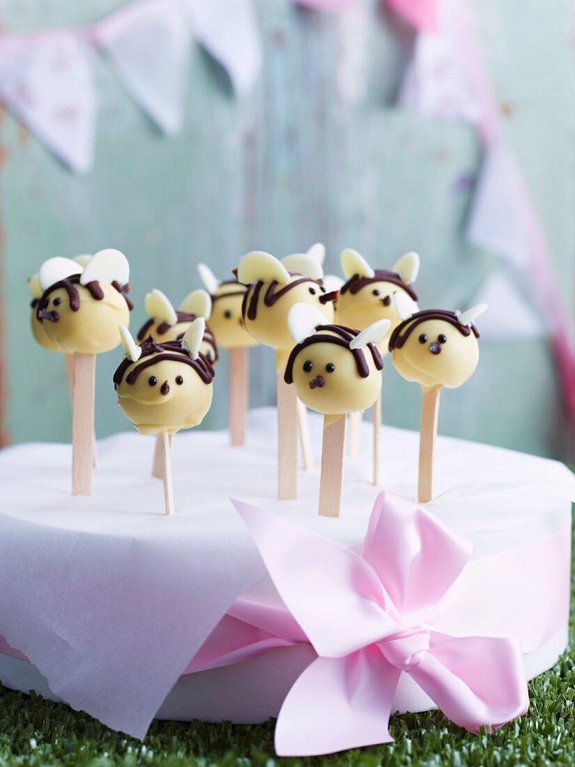 Cake pops shaped like bees